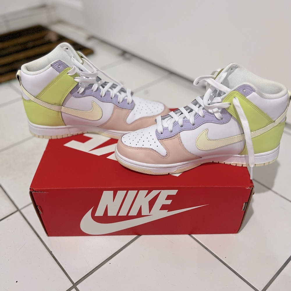 Women’s Nike Dunk High size 8.5
